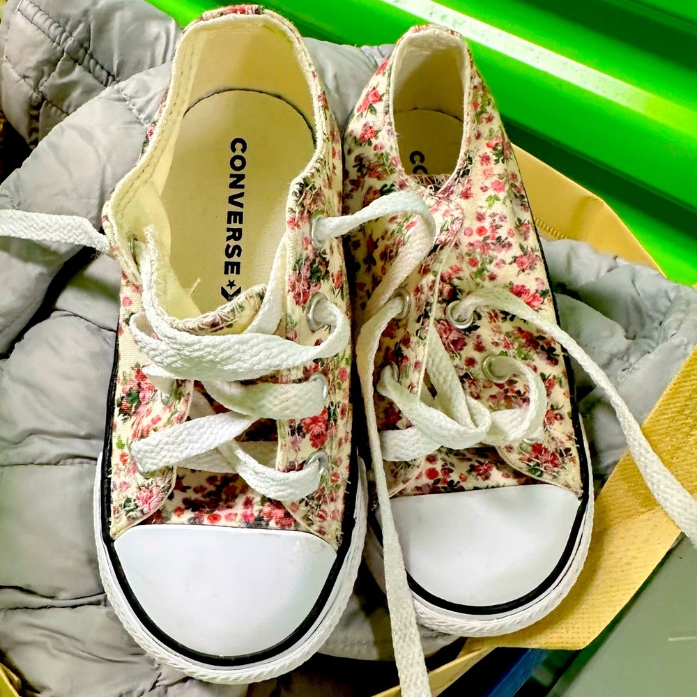 Toddler/baby girls size 8 converse sneakers. Super adorable, worn once inside